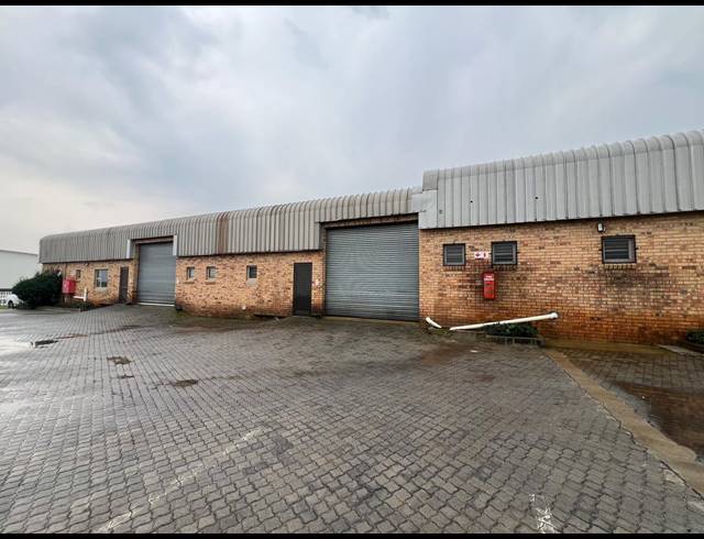 599M² WAREHOUSE TO LET IN LASER PARK